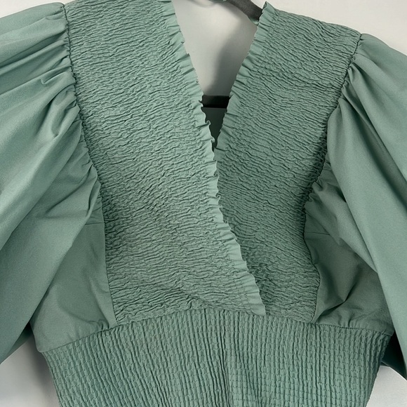 Green top - Picture 2 of 2